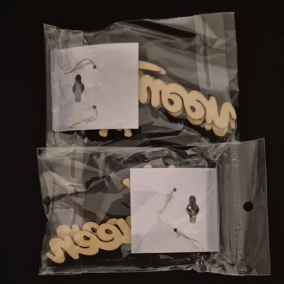 Wood Queen Earrings with Crown Design - Picture 2 of 2